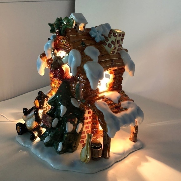 𝅺GRANDEUR Noel Lighted Christmas Holiday House Gone Fishing Collectors in box - Picture 3 of 11